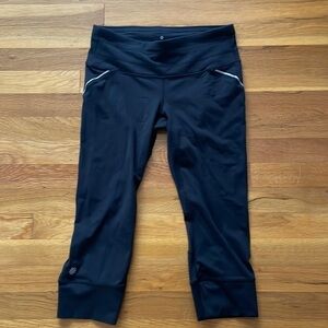 Athleta black capri/crop leggings with cuff small